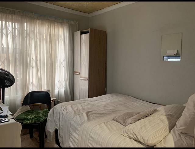 3 BEDROOM HOUSE FOR SALE IN PROTEA GLEN